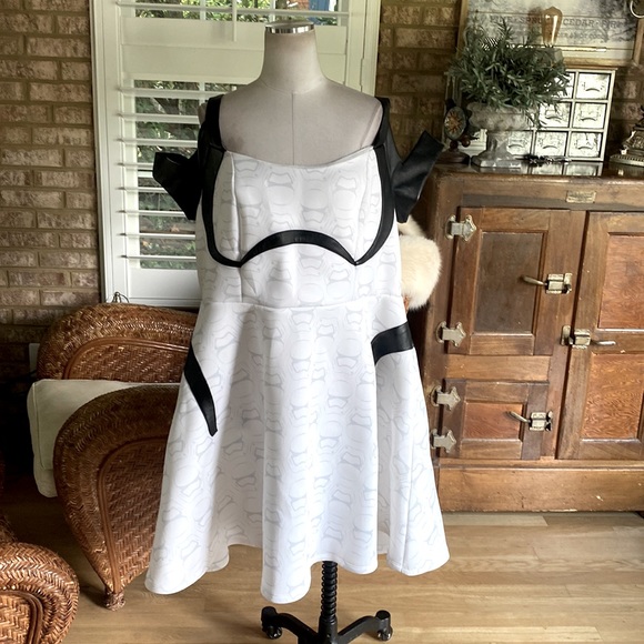 HER UNIVERSE FOR HOT TOPIC Star Wars STORMTROOPER GIRLS DRESS 3X NEW POCKETS - Picture 1 of 9